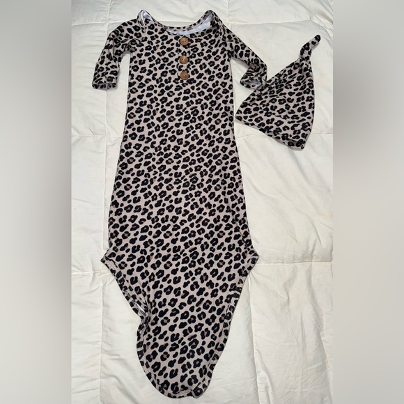 Caden Lane Other - Caden Lane snow leopard print knotted baby gown with matching cap, sz 0-3 mos